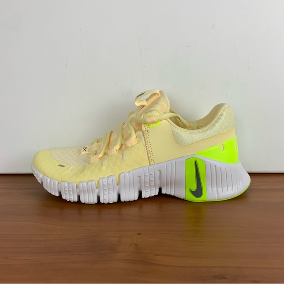 Nike Free Metcon 5 Training Shoes - Picture 9 of 16